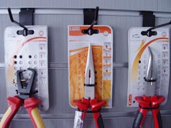 带定位孔的吊牌